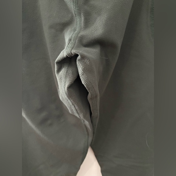 Under armour dark green fitted leggings size medium 26” inseam - Picture 5 of 12